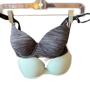 PINK Victoria’s Secret set of 2 bra in a size 32D used in a excellent condition